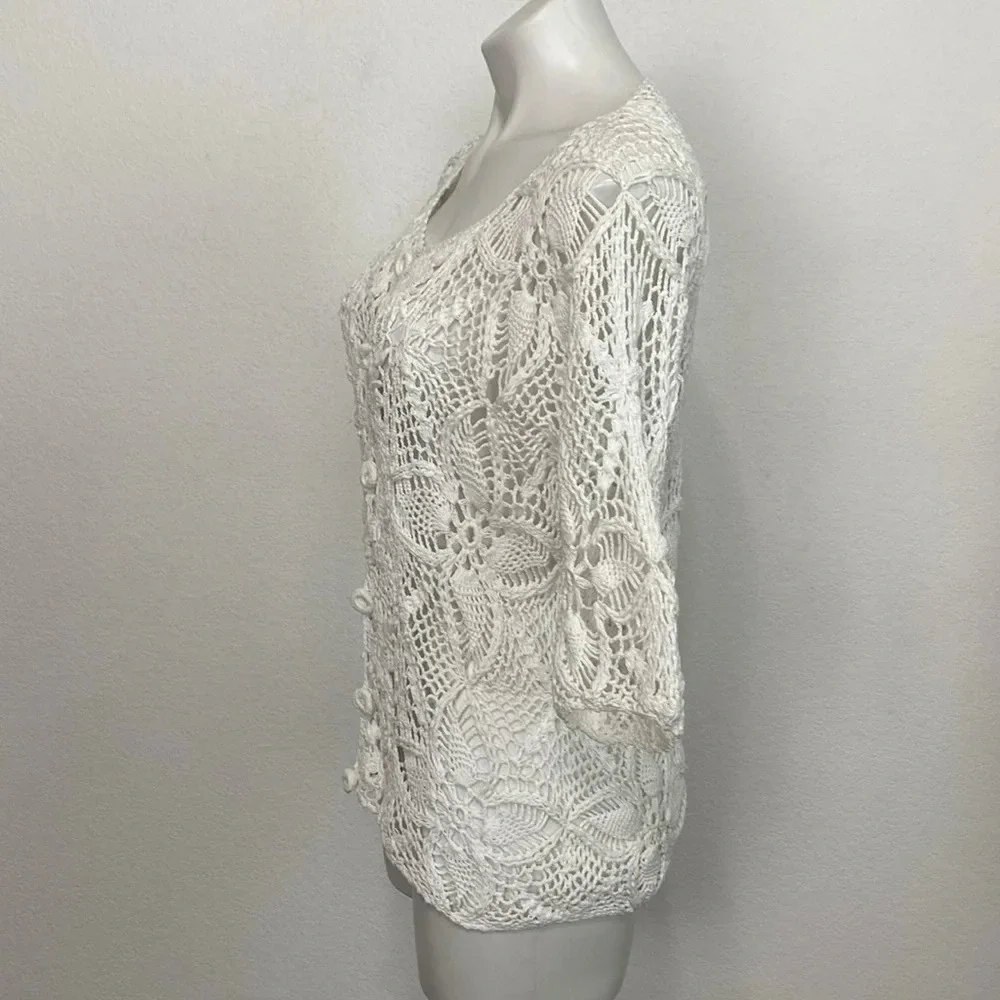 N/A white crochet